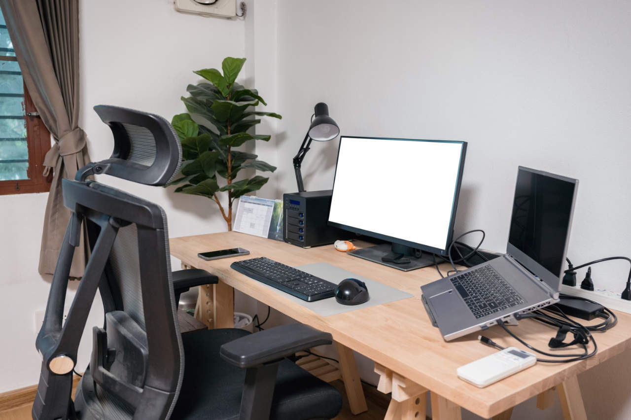 Definition of a DSE user - desk set-up with ergonomic chair