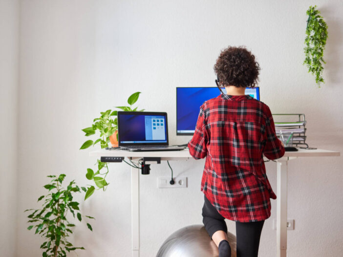 benefits of a standing desk - DSE user guide