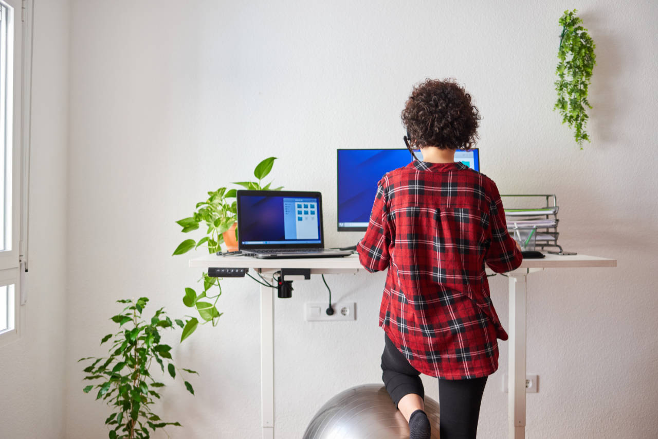 benefits of a standing desk - DSE user guide