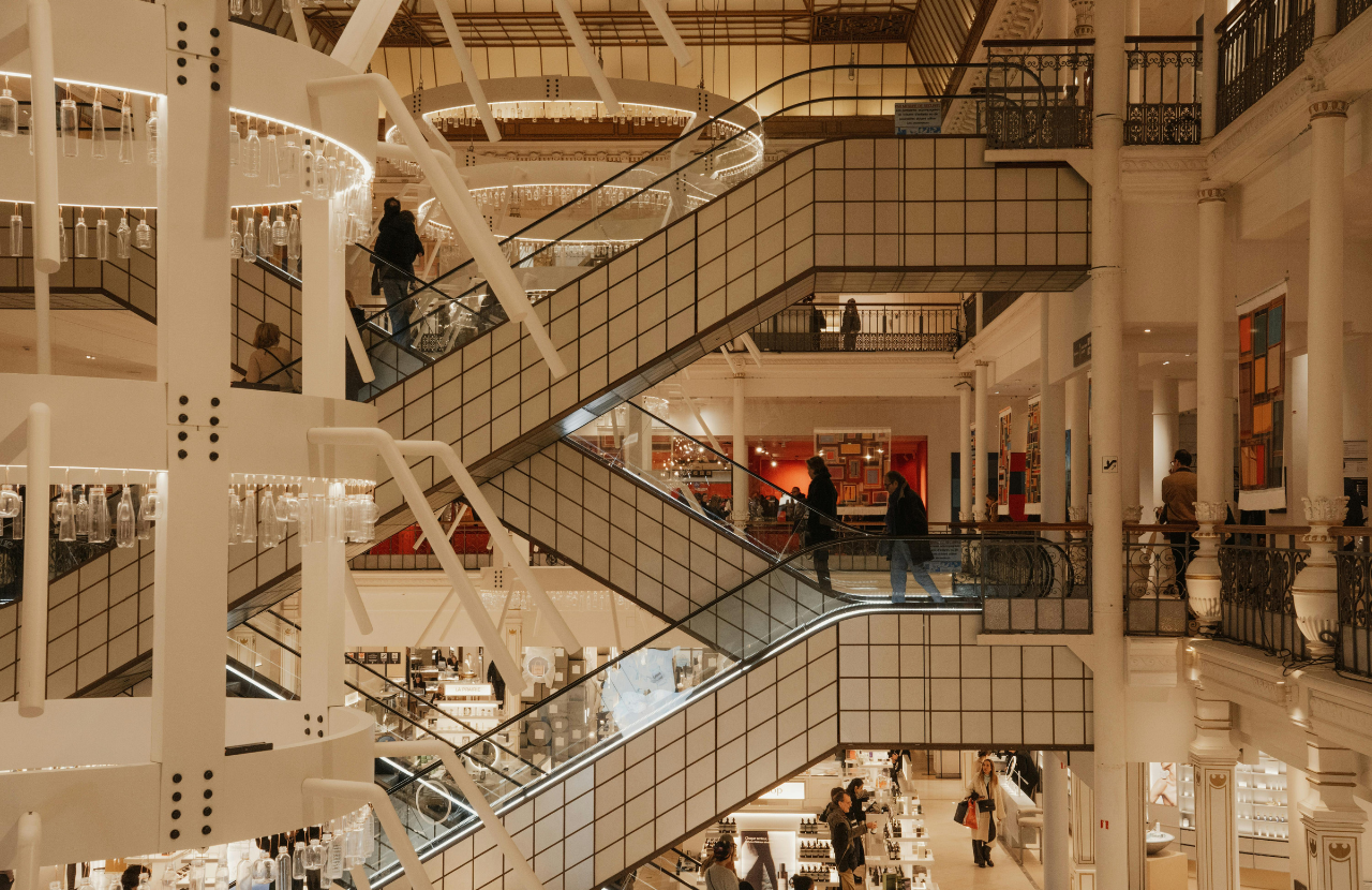 Side view of escalators in an indoor shopping centre to illustrate retail store risk assessment